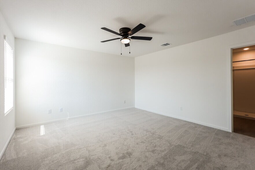 Building Photo - 533 Chevre Rd