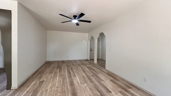 Building Photo - 726 Garden Grove