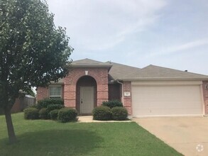 Building Photo - PERFECT HOME IN BURLESON!