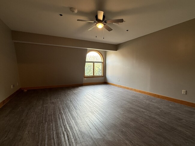 Building Photo - 11 Centre St