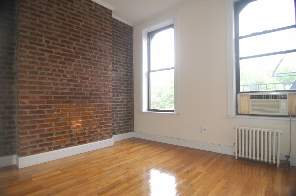 Building Photo - 246 Mott St