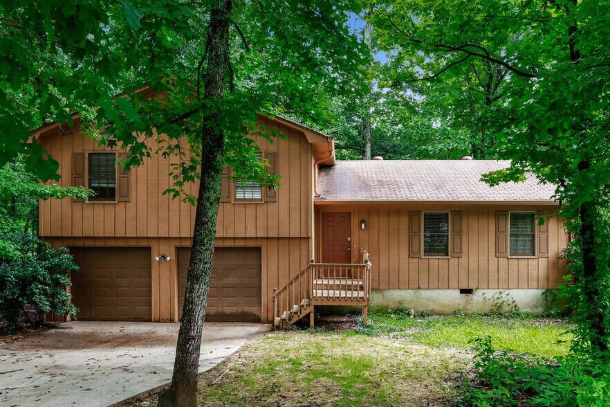 Primary Photo - 1560 Cherry Hill Ct SW