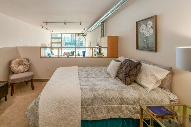 Building Photo - Beautiful 1 Bed 1 Bath in Denny Triangle