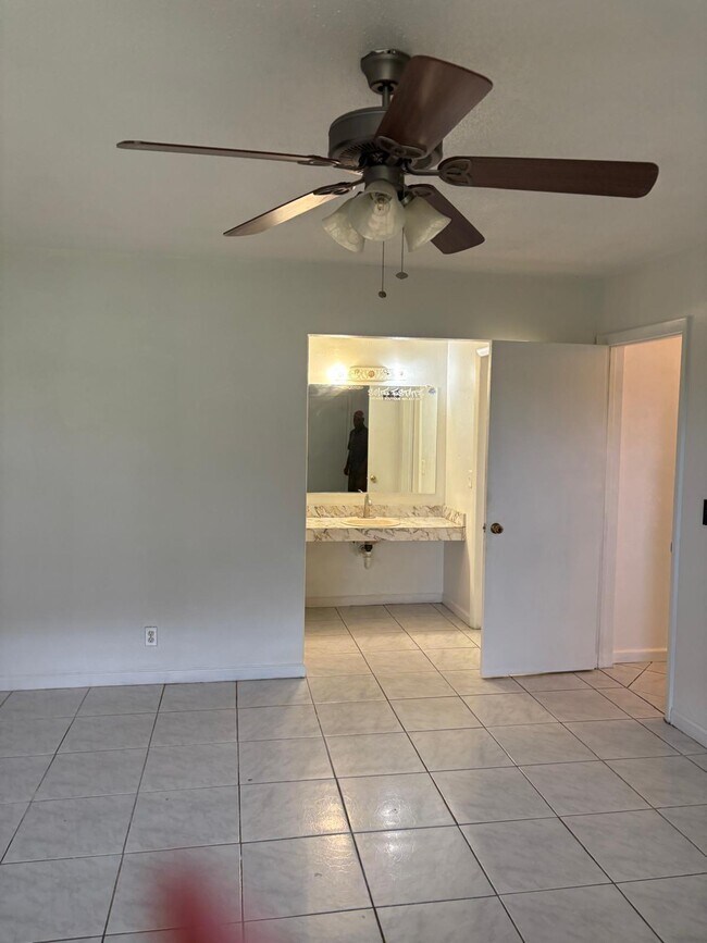 Building Photo - 2801 Albatross Rd