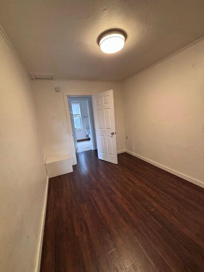 Building Photo - 405 - BEAVER DUPLEX