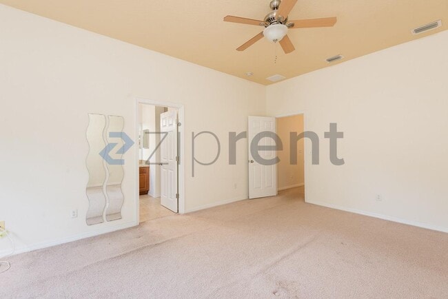 Building Photo - Unit