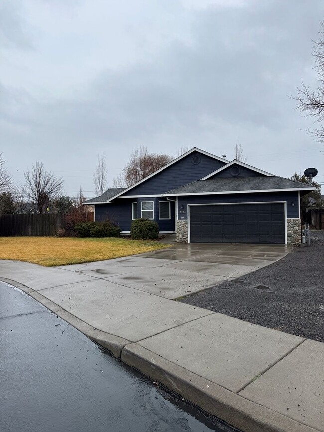 Building Photo - Home in NW Redmond