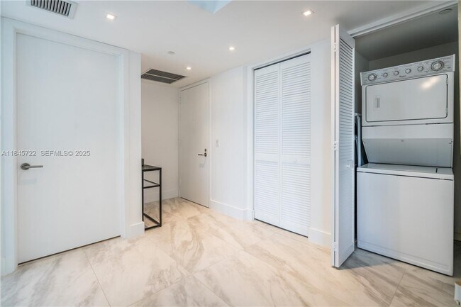 Building Photo - 31 SE 6th St