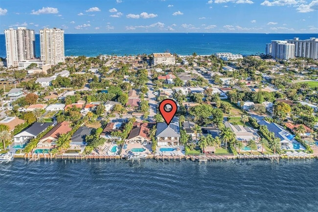 Building Photo - 319 S Riverside Dr