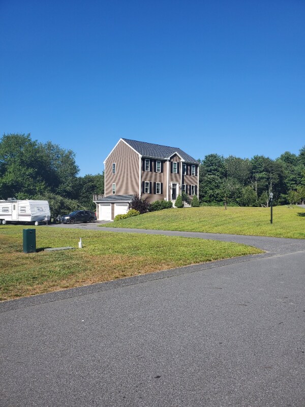 Building Photo - 7 Shamrock Ln