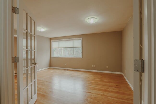 Building Photo - 2 Bedroom 1.75 Bathroom Townhome in Federal Way WA