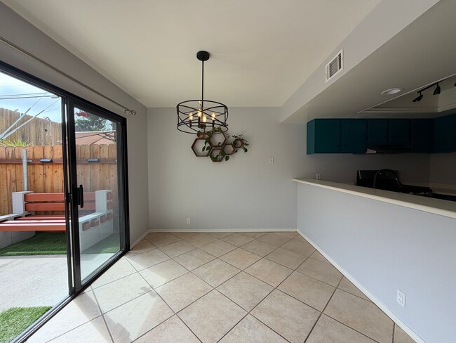 Building Photo - Vandenberg Village Condo