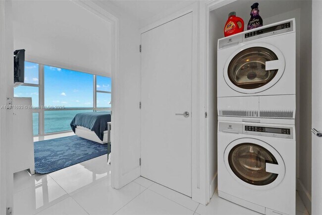 Building Photo - 6801 Collins Ave