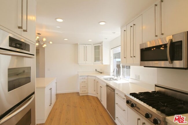 Building Photo - 7353 Pyramid Pl