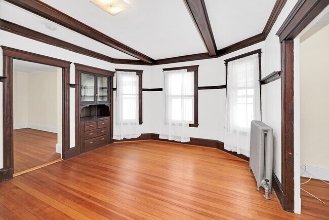 Building Photo - 7 Castleton St