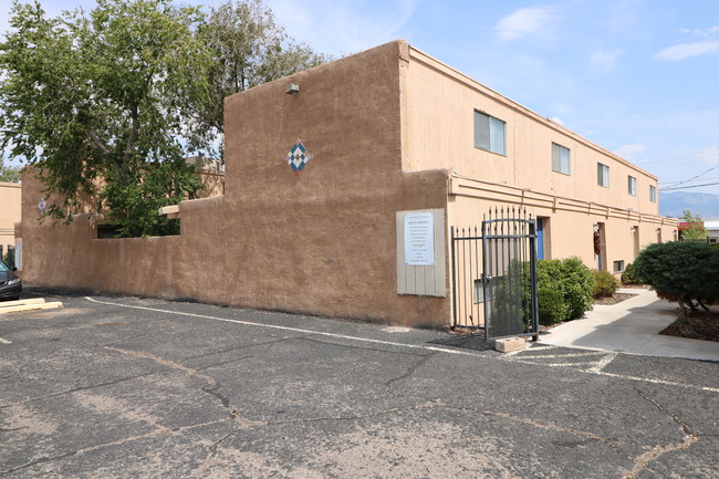 Somerset Lofts, 700 Truman St. NE, Albuquerque, NM, 87110 - Somerset Lofts