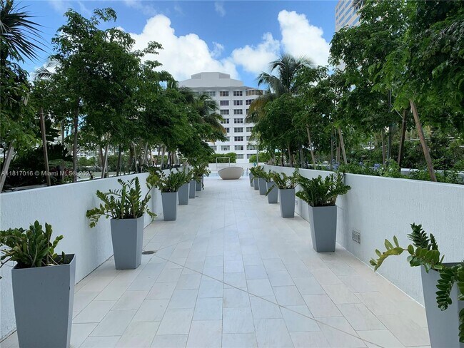 Building Photo - 951 Brickell Ave
