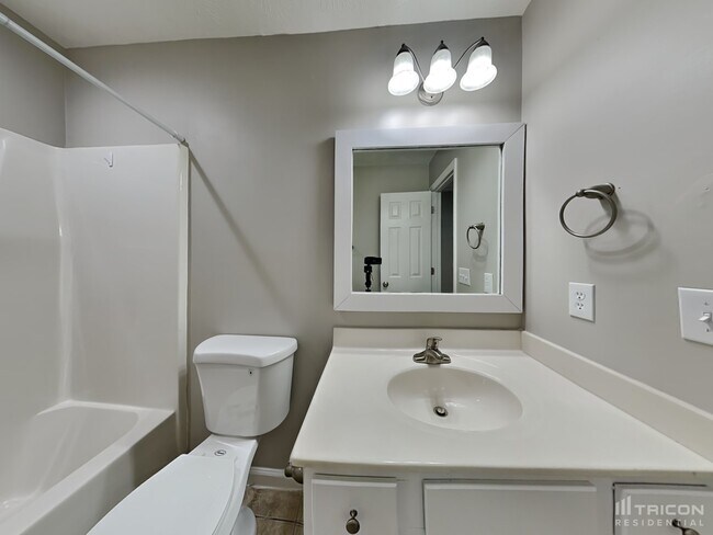 Building Photo - 459 Lenoir Dr