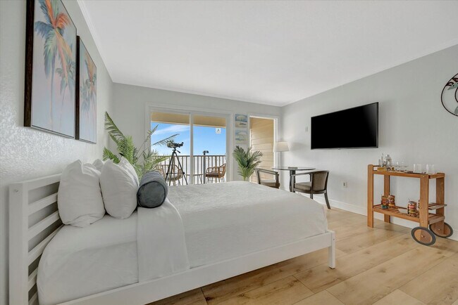 Building Photo - 2506 N Rocky Point Dr