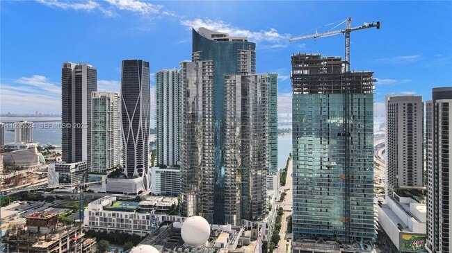 Building Photo - 851 NE 1st Ave