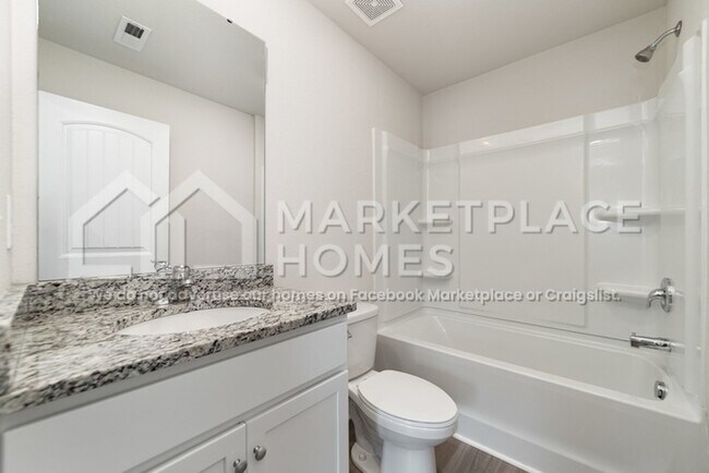 Building Photo - 3051 Cres Lk Ln