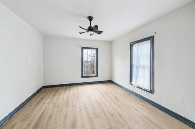 Building Photo - 215 Morrell St