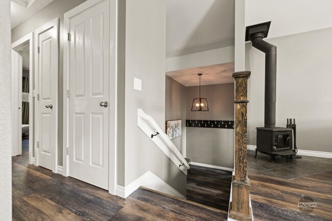 Building Photo - MUST SEE! | 4 BEDROOM 2.5 BATHROOM HOUSE |...