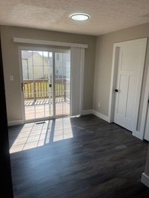 Building Photo - 1462 W Rockcrest Dr