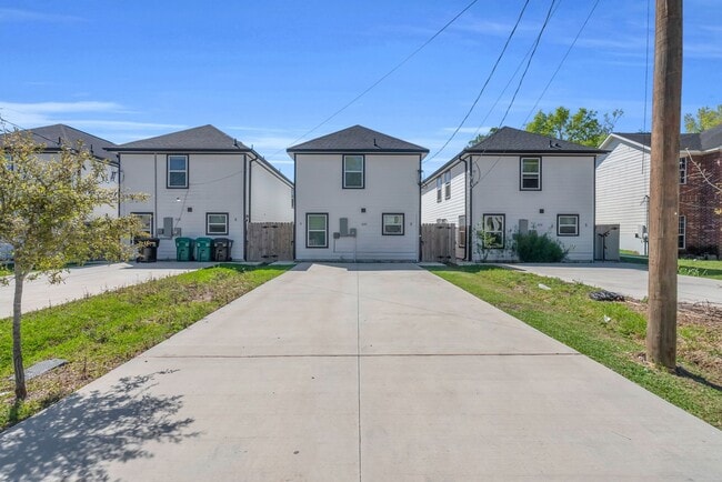Building Photo - 8124 Sterlingshire St