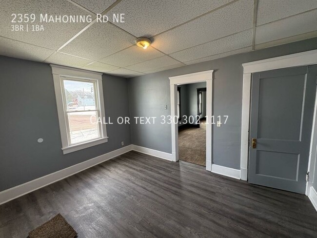 Building Photo - Large three bedroom one bathroom duplex fo...