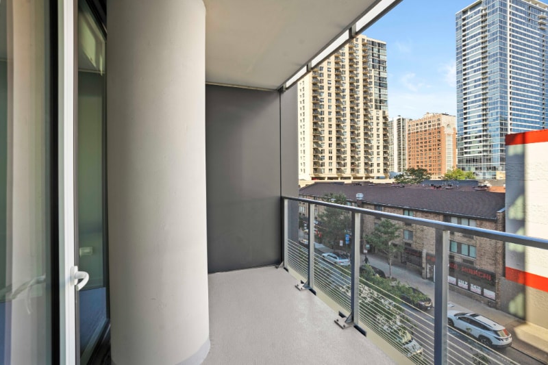 Building Photo - 1118 N Wells St