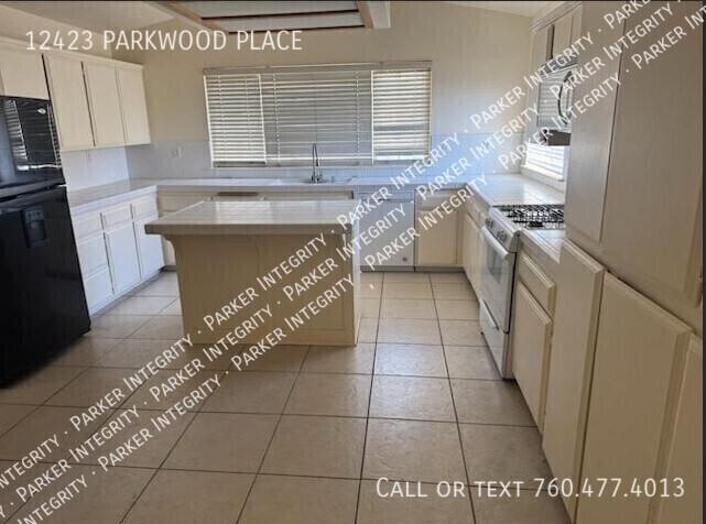Building Photo - 12423 Parkwood Pl