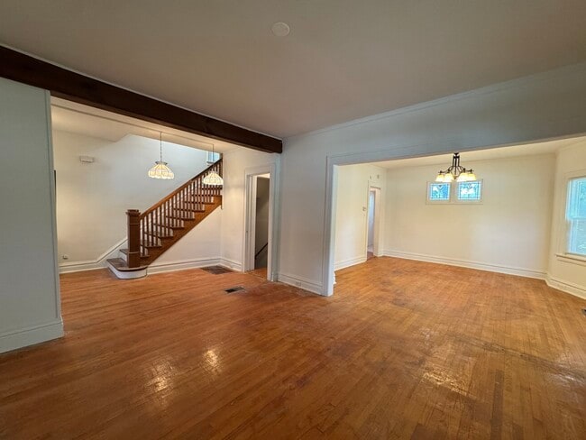 Building Photo - 519 S Hale St