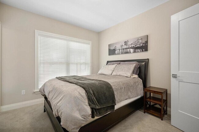 Building Photo - 112 W Starr Ave