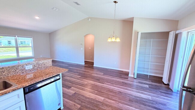 Building Photo - Lovely  3 Bedroom, 2 Bathroom Home in Ocala!!!