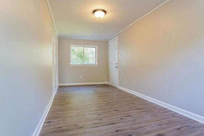 Building Photo - 700 Robison Dr