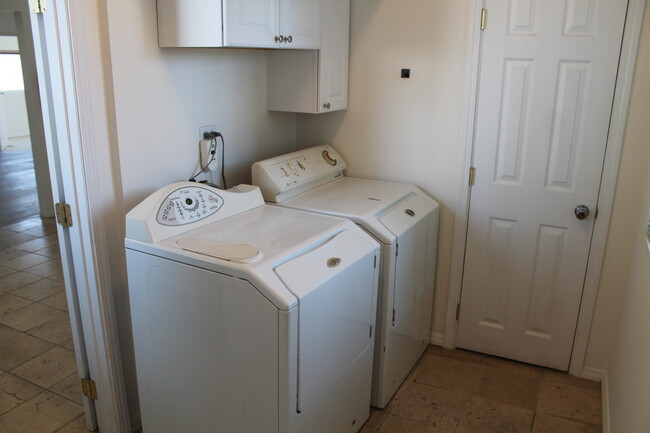 Laundry Room - 1509 Winona Blvd