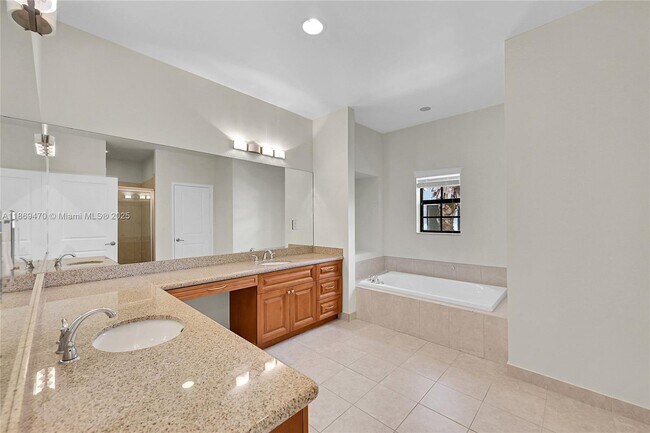 Building Photo - 4425 Hidden Harbour Terrace