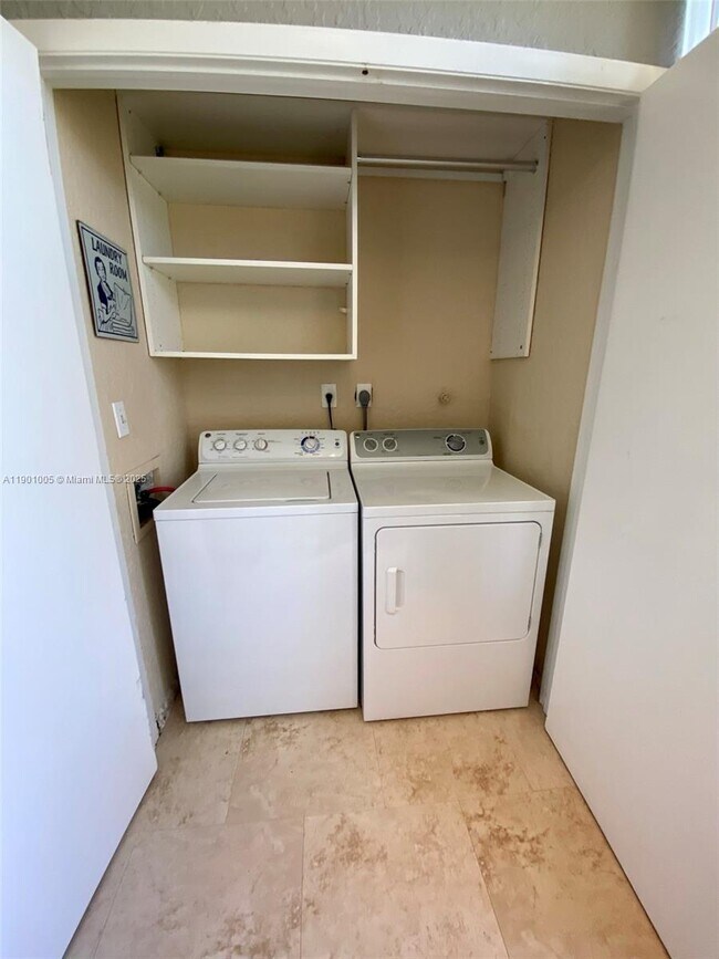 Building Photo - 2851 N Oakland Forest Dr