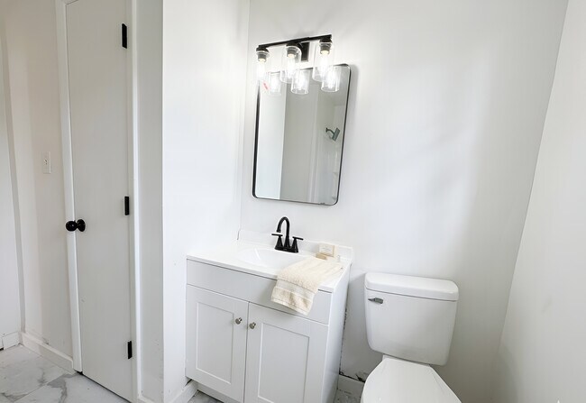 Building Photo - Lawndale