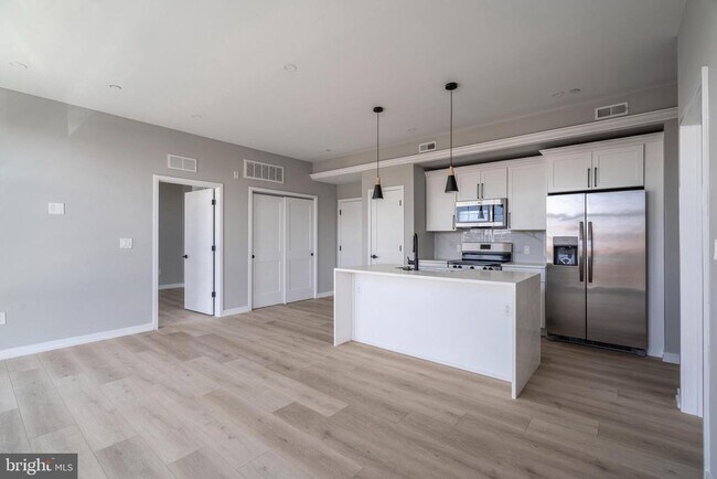 Building Photo - 2401 Washington Ave