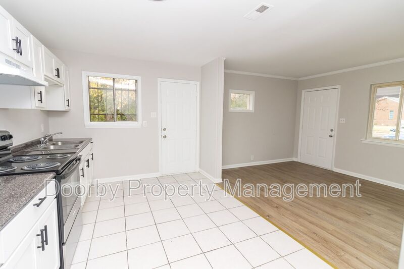 Building Photo - 1132 N Hickory St