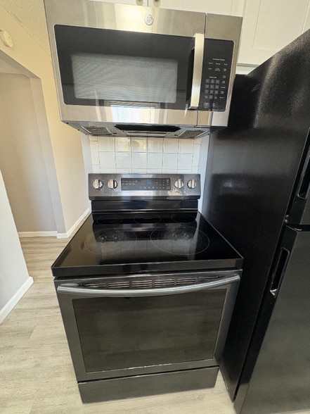 Building Photo - 215 Snead Dr