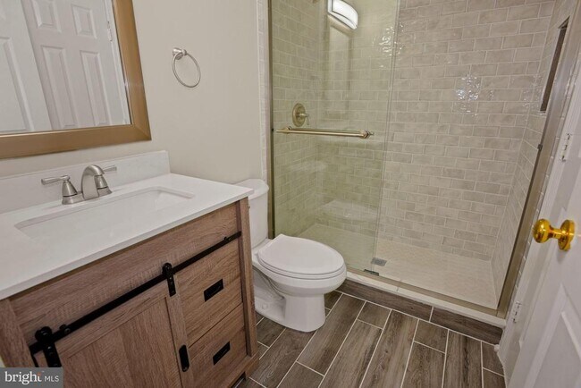 Building Photo - 1539 Woodcrest Dr