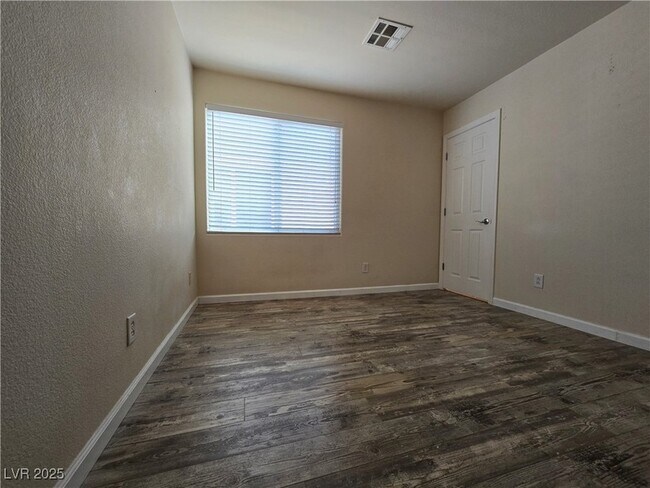 Building Photo - 9538 Van Halen Ln