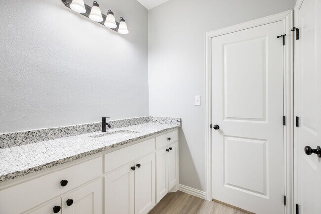 Building Photo - "Charming 3-Bedroom Denison Home with Gran...