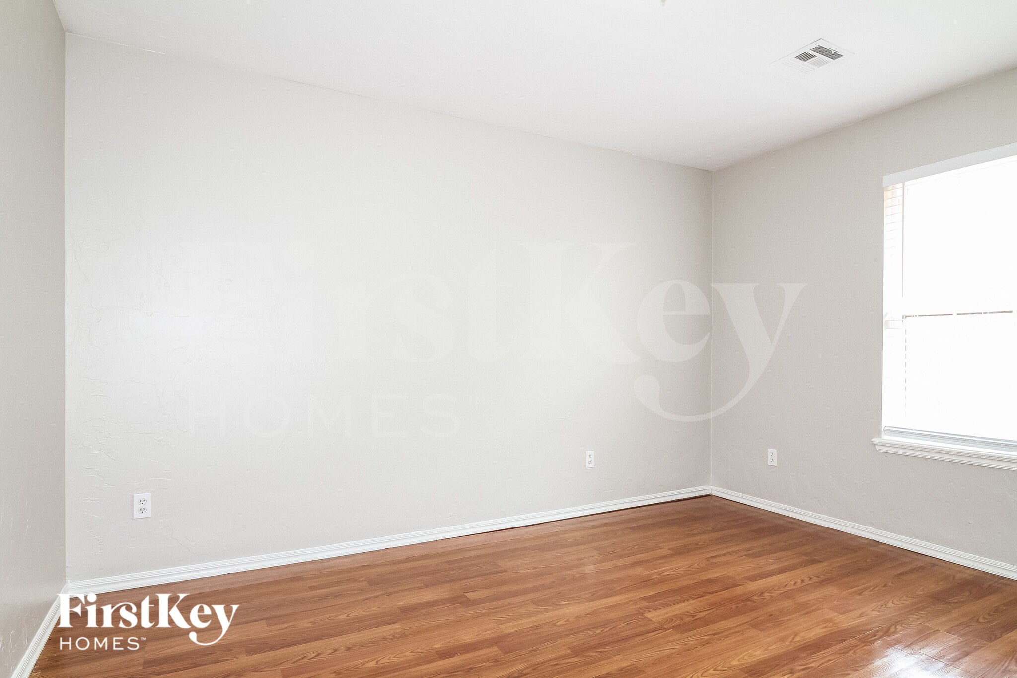 Building Photo - 9400 S Country Club Dr