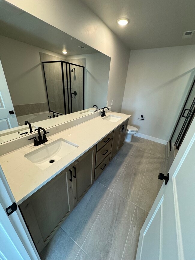 Building Photo - 454 E Nickel Ln