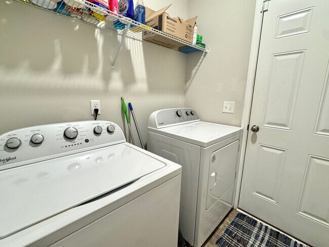 Building Photo - MOVE-IN READY [PET FRIENDLY]