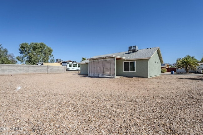 Building Photo - 678 S Silver Dr